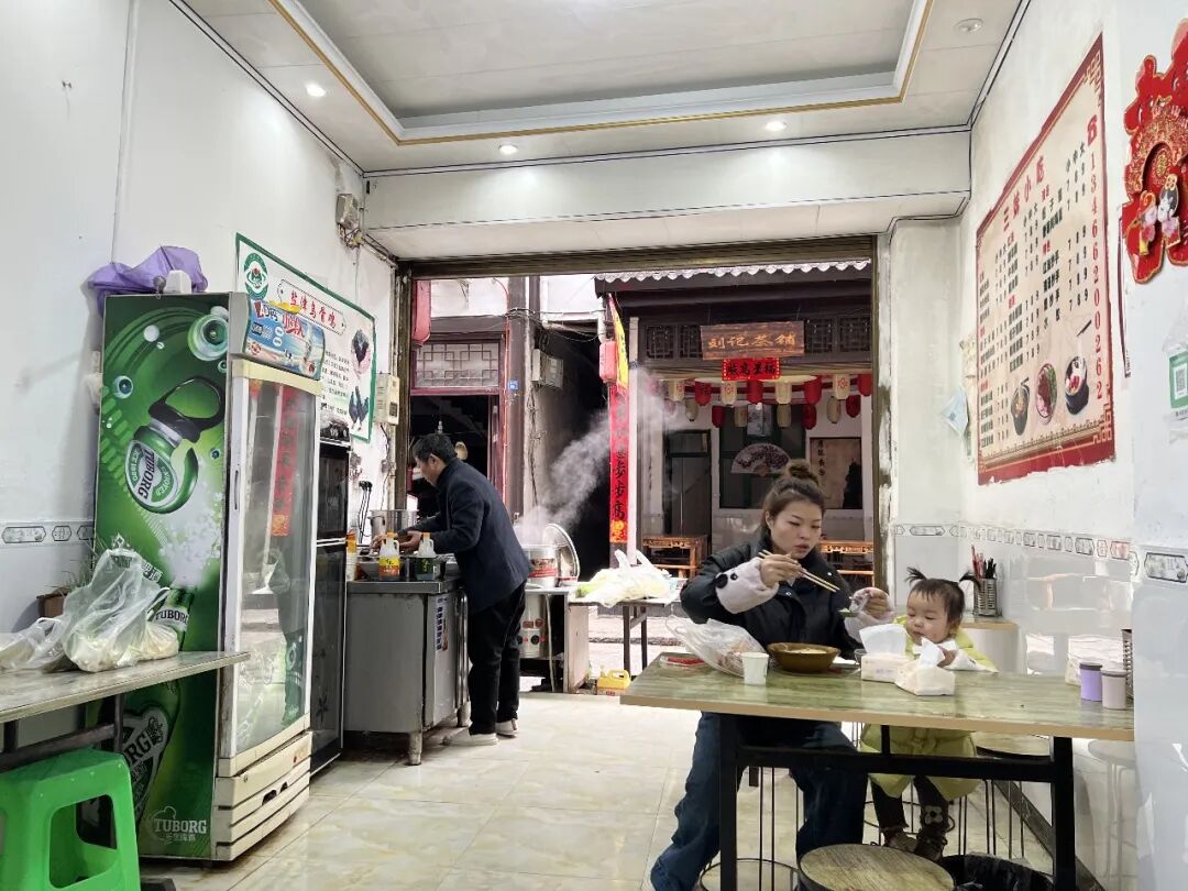 眼前这座古镇最早其实就是一座军事城堡