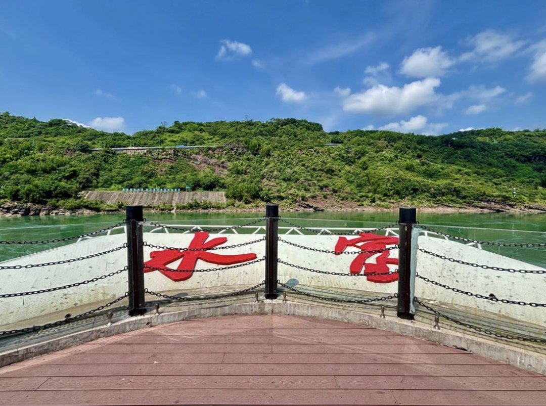 至今仍在豆沙关的峭壁上若隐若现
