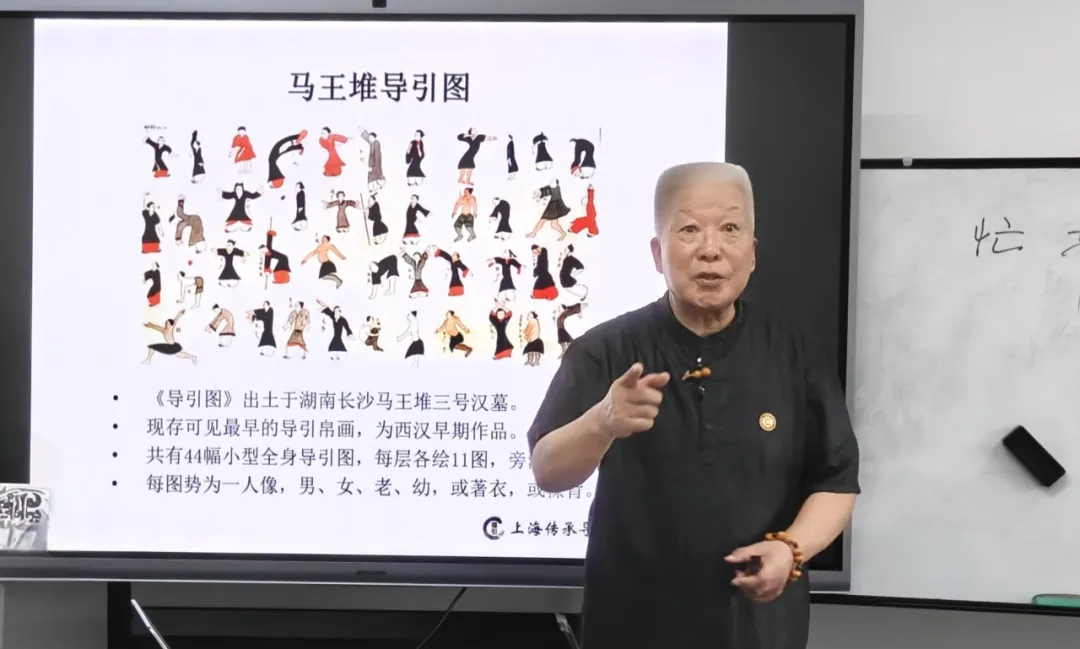 讲座由原十堰市旅游局局长